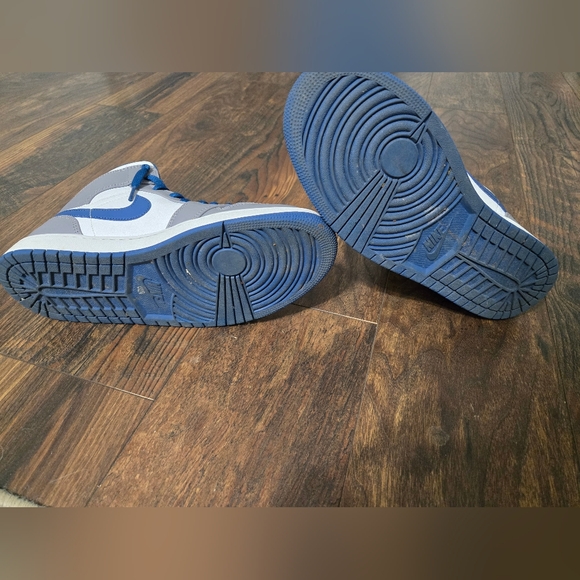 Nike Men's Air Jordan 1 Mid Shoes Sneaker Like New Cement Gray blue white - Picture 7 of 8